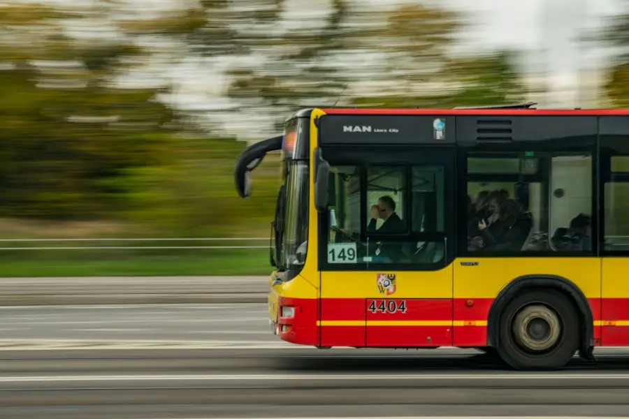 Lecco, il biglietto del bus si paga con carta e smartphone