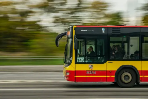 Lecco, il biglietto del bus si paga con carta e smartphone