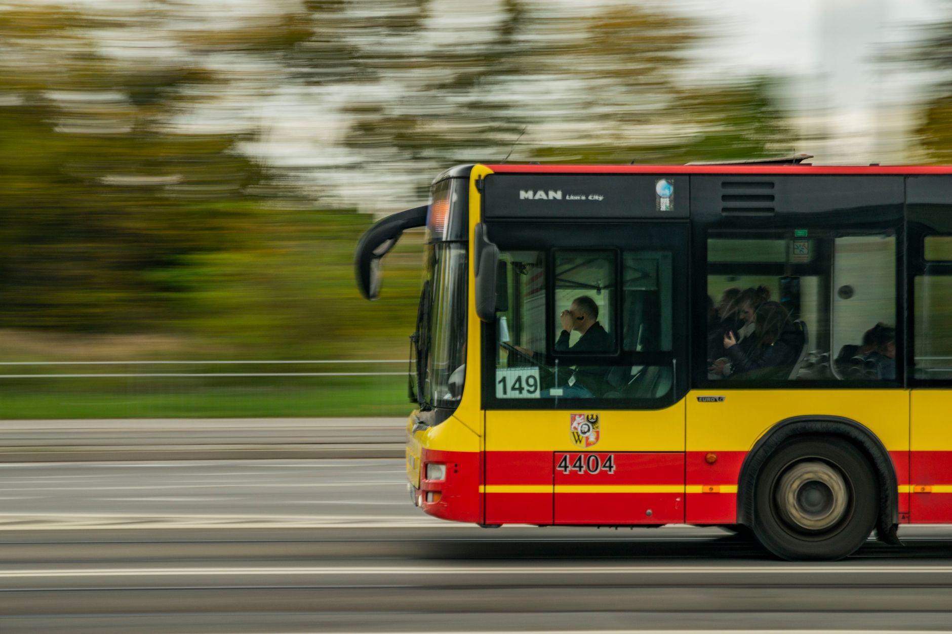 Lecco, il biglietto del bus si paga con carta e smartphone