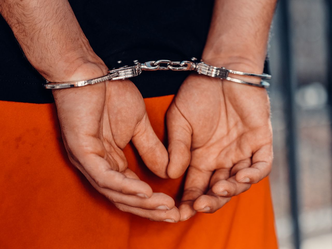 Milano, rapina e prelievo forzato da 500 euro: arrestato 48enne