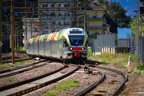 Sondrio, minorenne molestata sul treno: fermato un trentenne