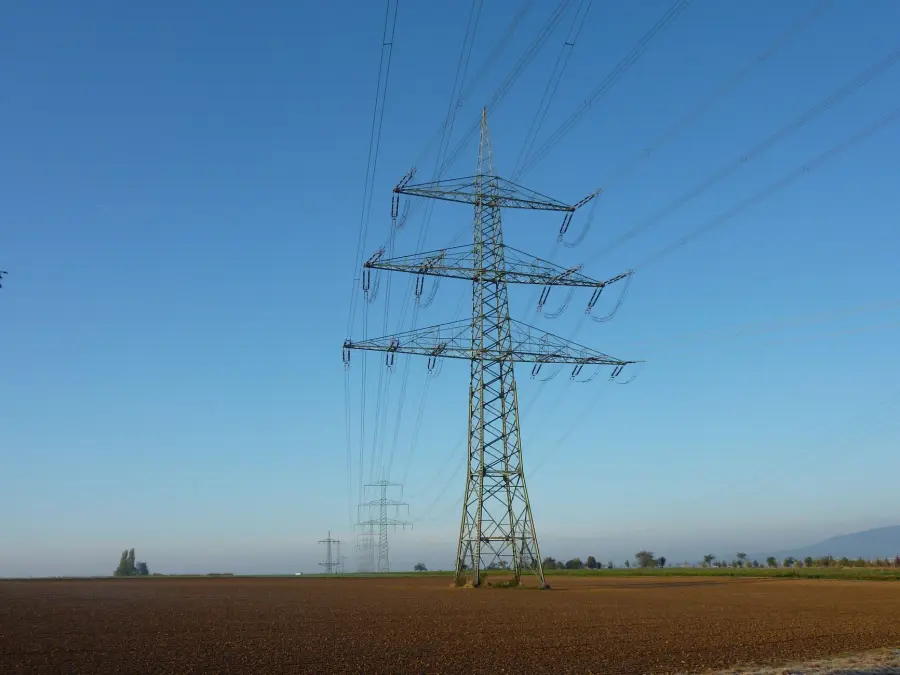 Lombardia, nuova legge per autorizzare le reti elettriche
