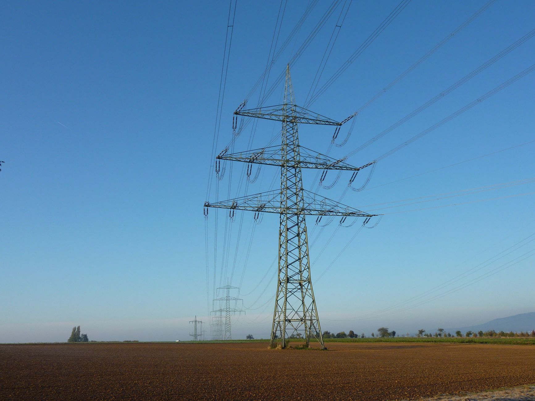 Lombardia, nuova legge per autorizzare le reti elettriche